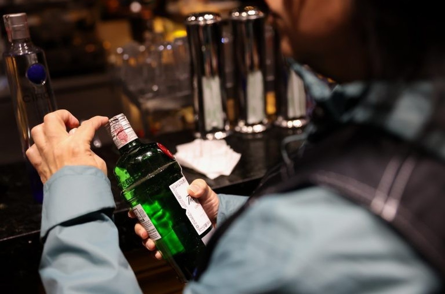 Plataforma Bebida Legal combate falsificação de bebidas em SP