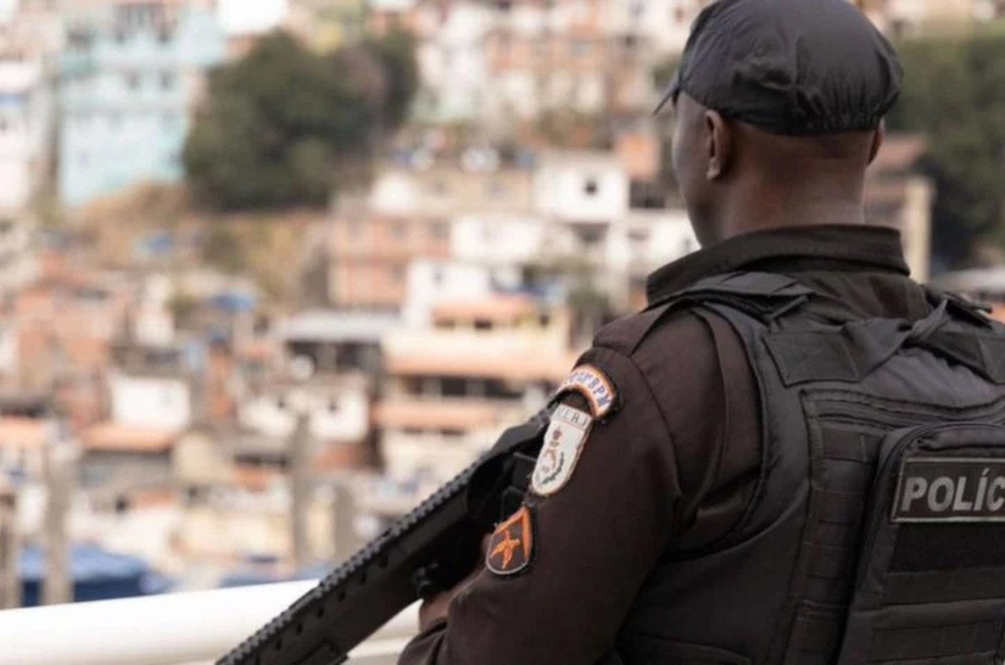 PM apreende três toneladas de drogas em operação no Complexo da Maré
