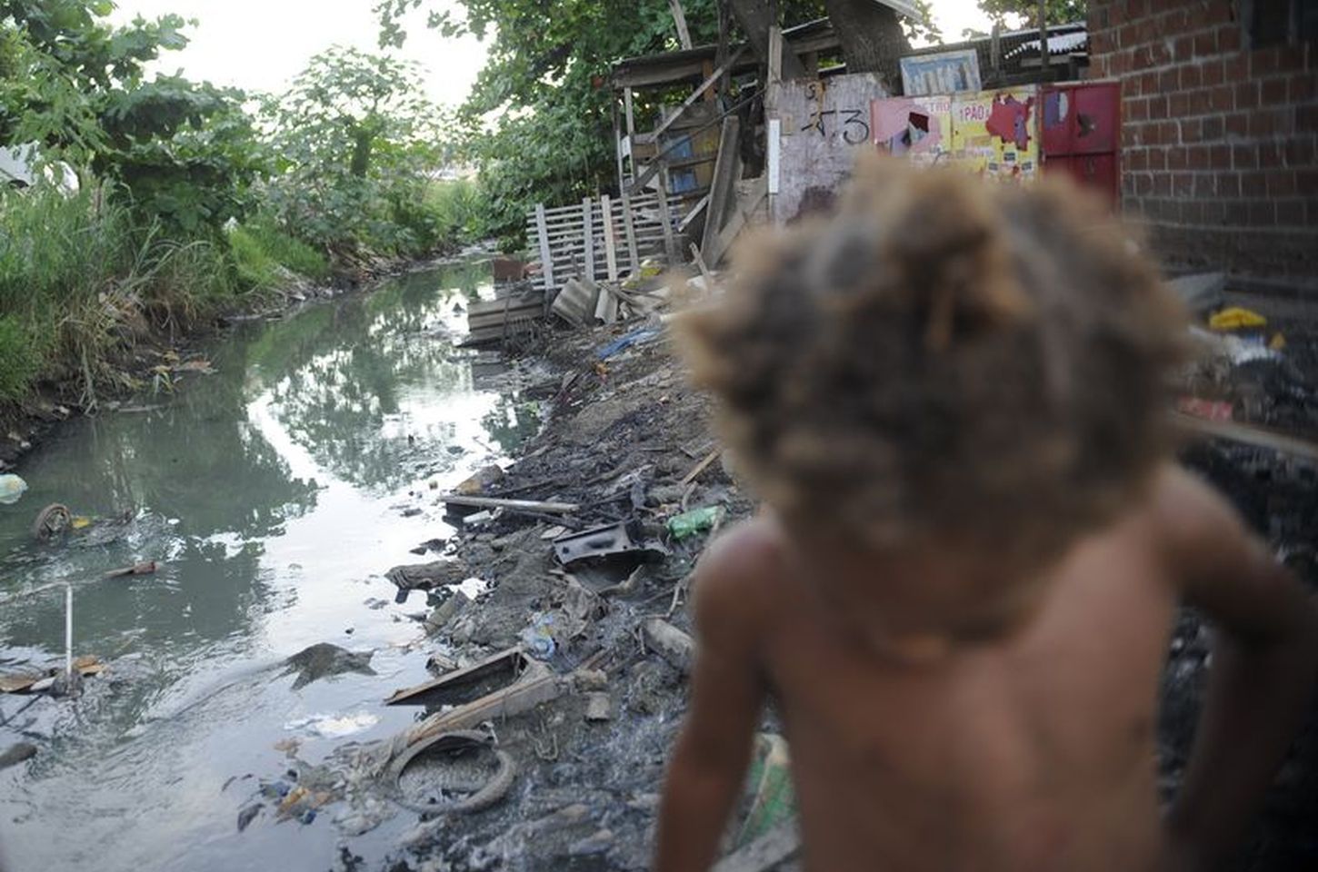 Pobreza multidimensional atinge 417 milhões de crianças no mundo