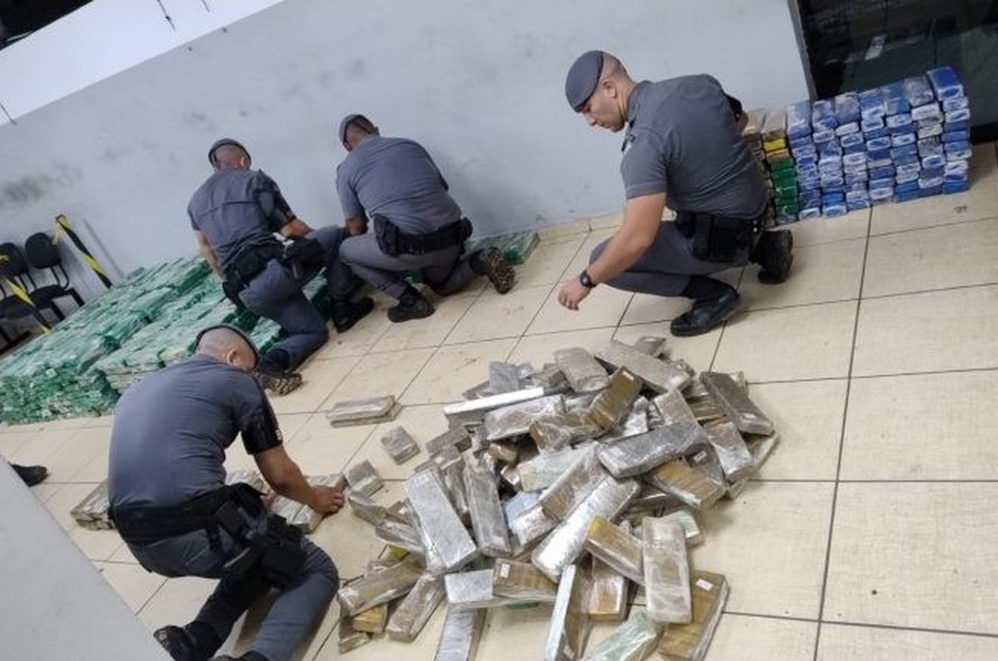 Polícia apreende mais de uma tonelada de drogas em chácara no interior de SP