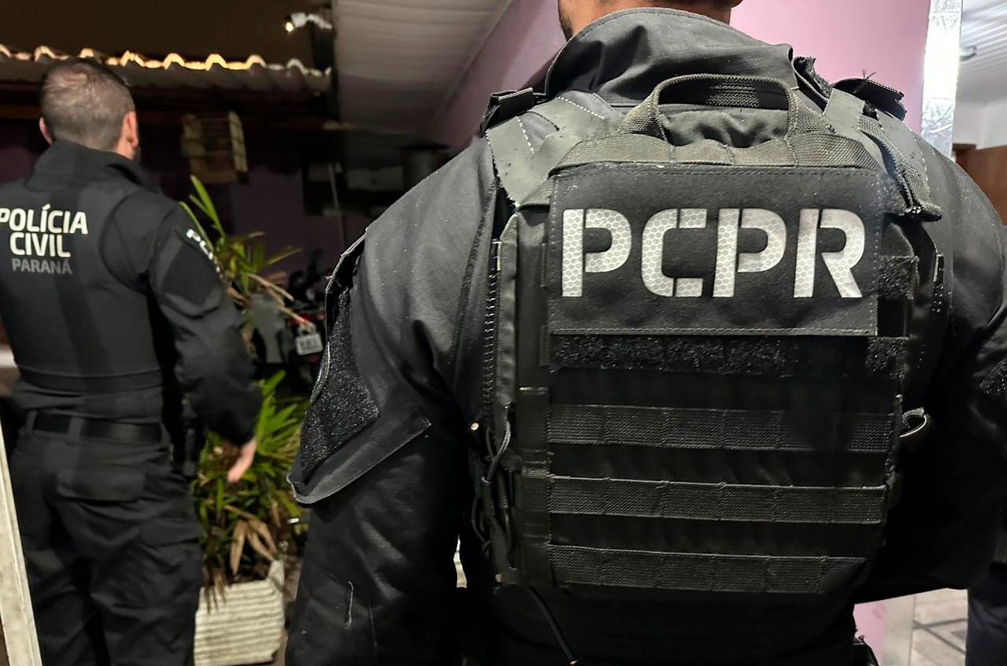 Polícia Civil do Paraná cumpre buscas contra grupo suspeito de roubos de carga na RMC