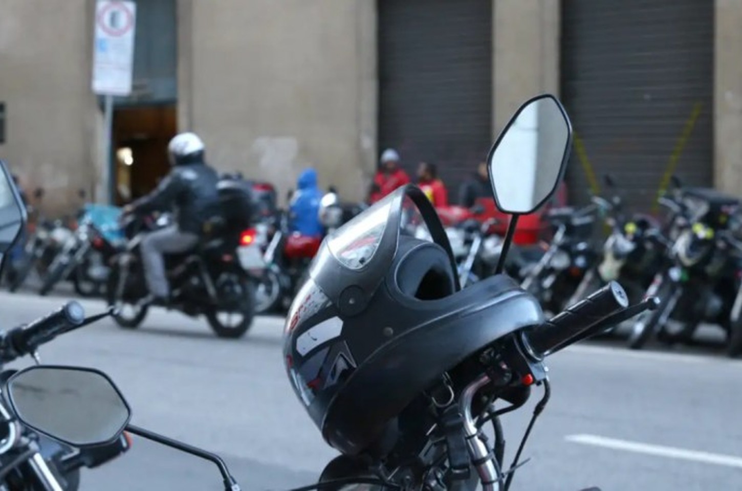 Polícia Civil realiza 5ª fase da Operação Iron Horse contra comércio ilegal de peças de motos em SP