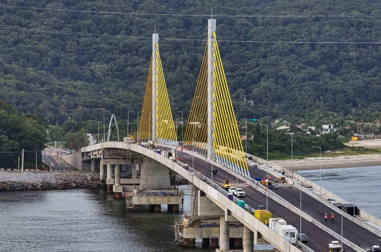 Ponte de Guaratuba recebe juntas de dilatação a 15 dias da inauguração