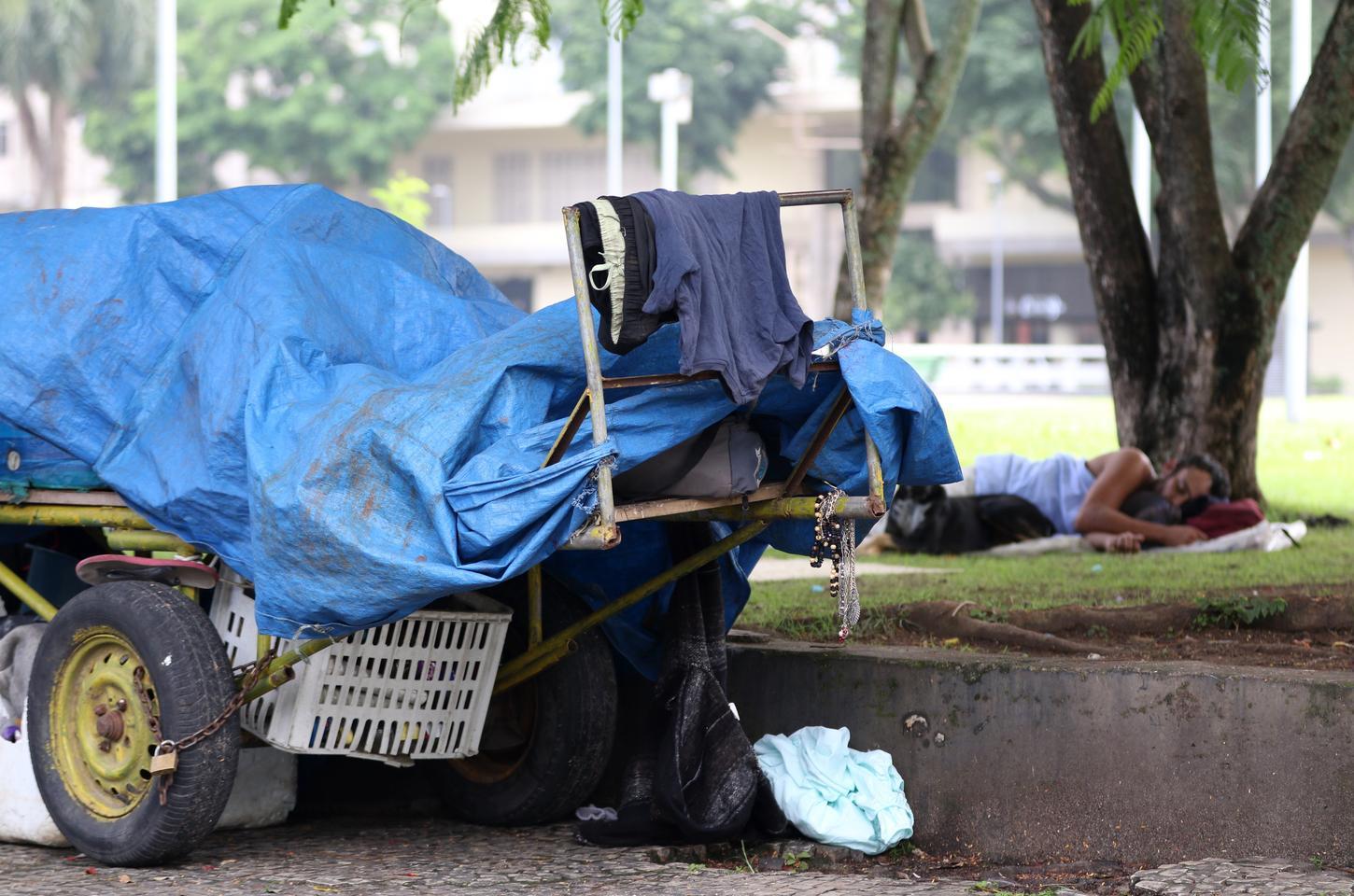 População em situação de rua cresce no Brasil e chega a 365 mil pessoas