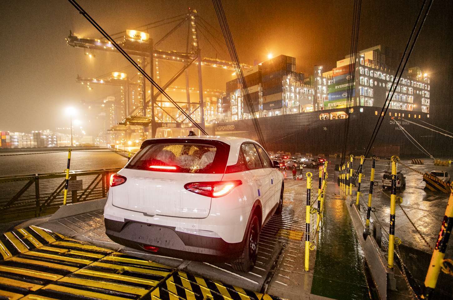 Porto de Paranaguá bate recorde com desembarque de 3.370 carros elétricos