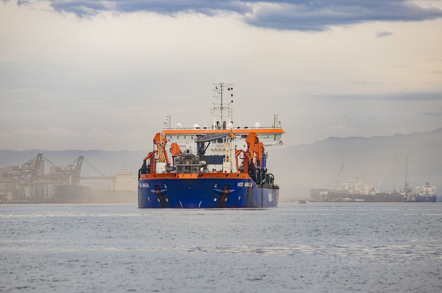 Portos do Paraná inicia dragagem de manutenção de 2026 no Canal de Paranaguá