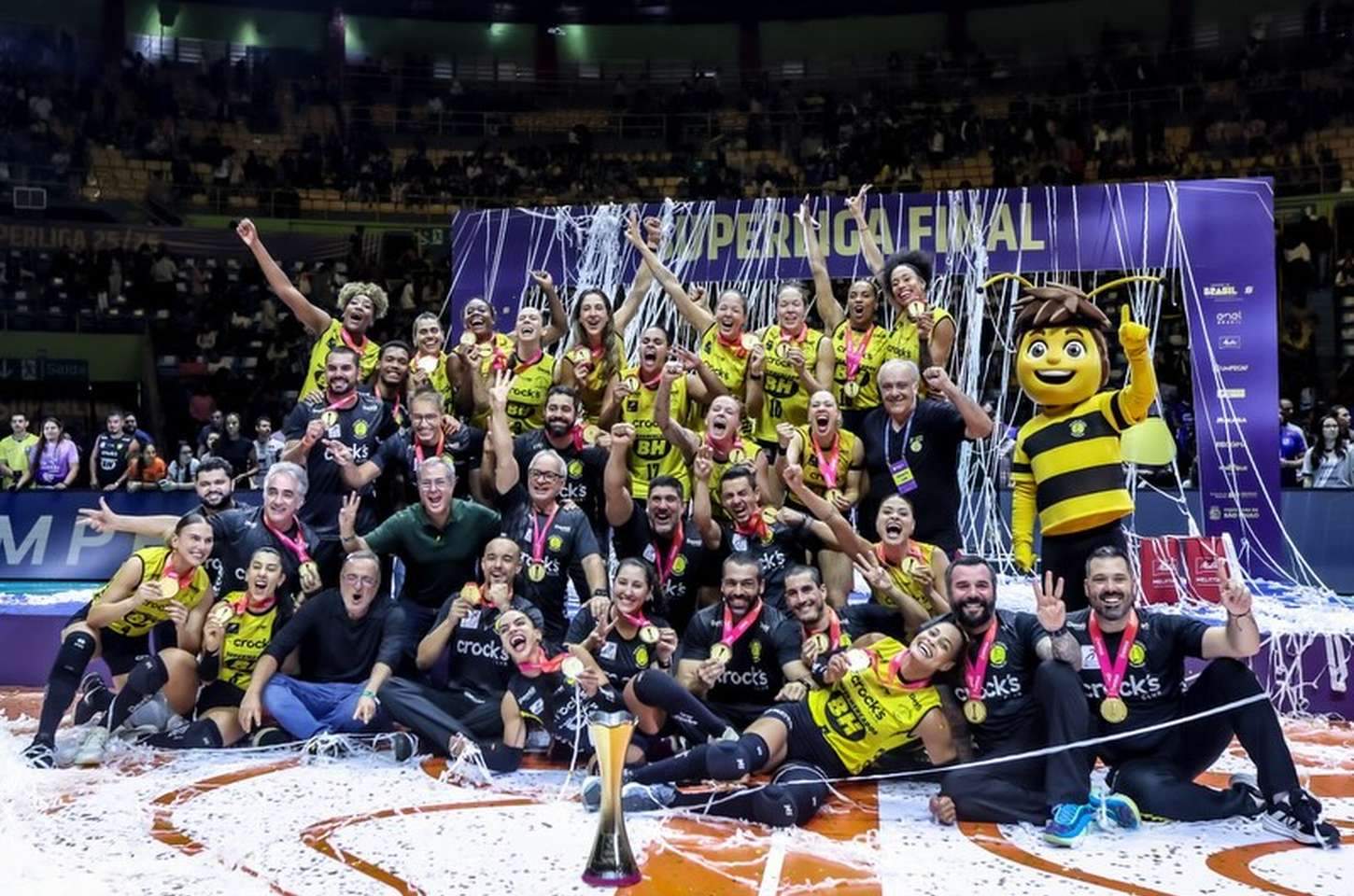 Praia Clube domina o Minas e conquista a Superliga Feminina de vôlei 2025/2026