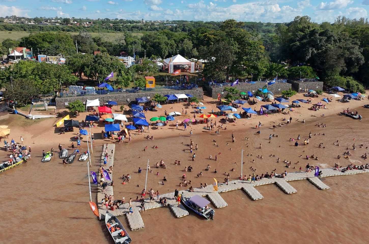 Praias de água doce do Paraná registram ocupação total no réveillon de 2026