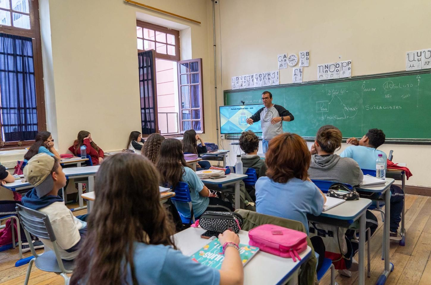 Prazo de matrícula para 2026 na rede estadual do Paraná é prorrogado