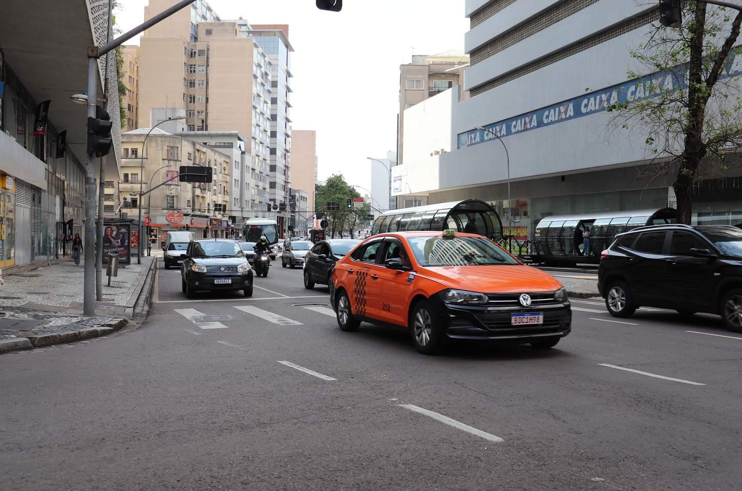 Prazo para IPVA com placas 5 e 6 termina nesta terça no Paraná