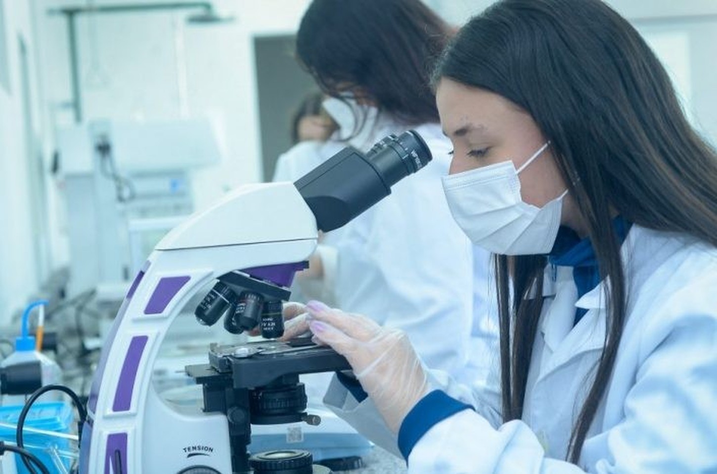 Prêmio Ester Sabino abre inscrições para mulheres cientistas de SP