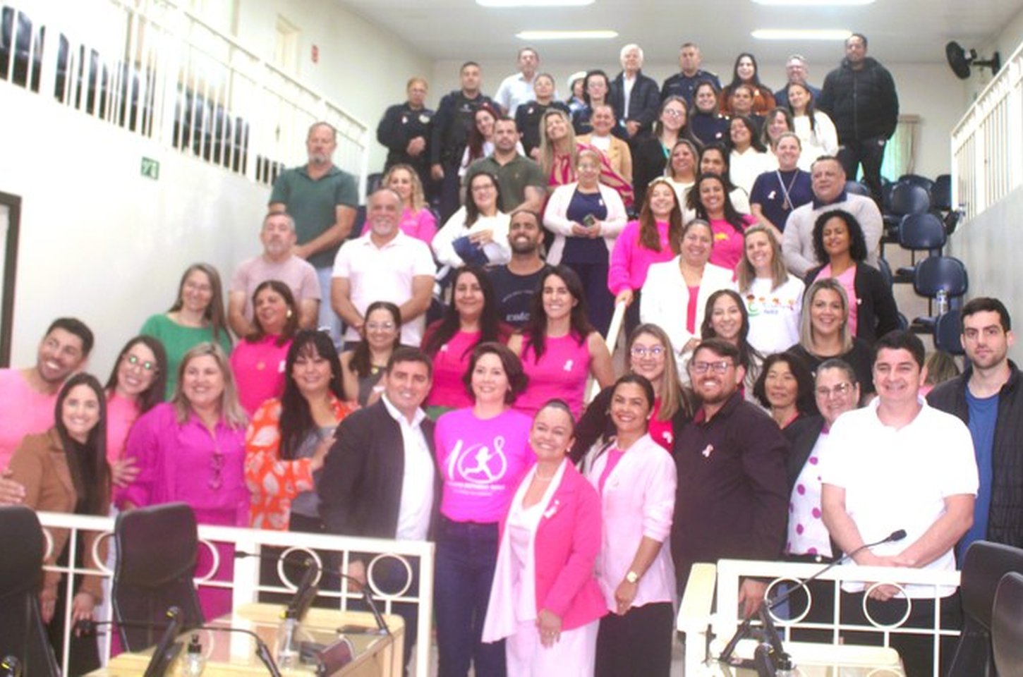 Primeira-dama de Ibiúna compartilha superação do câncer de mama na Câmara