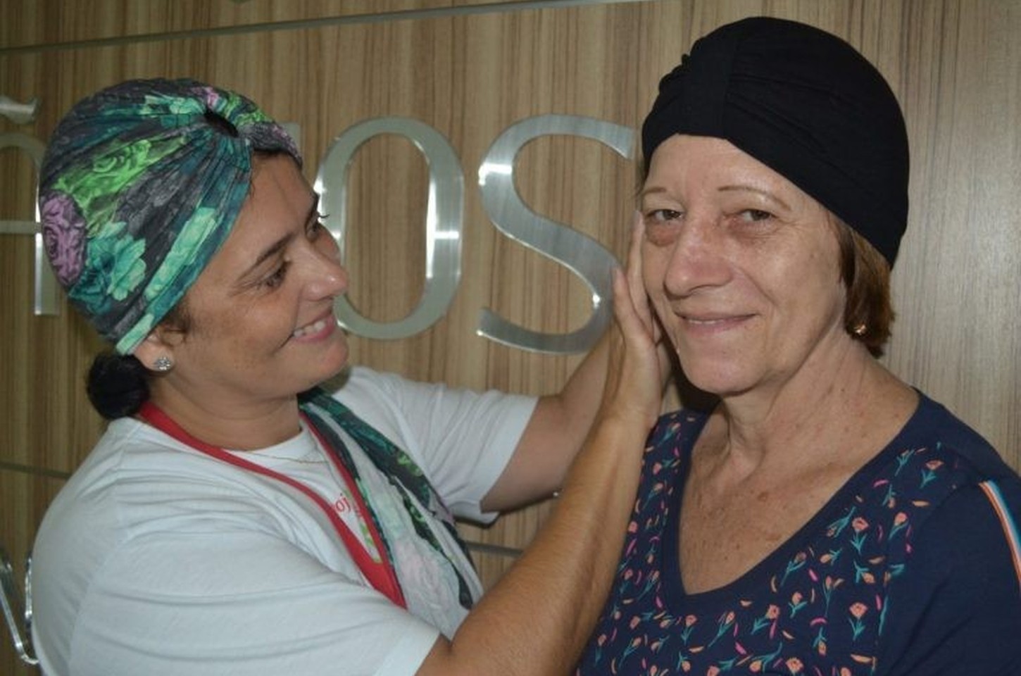 Pró-Sangue se une à campanha Vá de Lenço para conscientizar sobre câncer