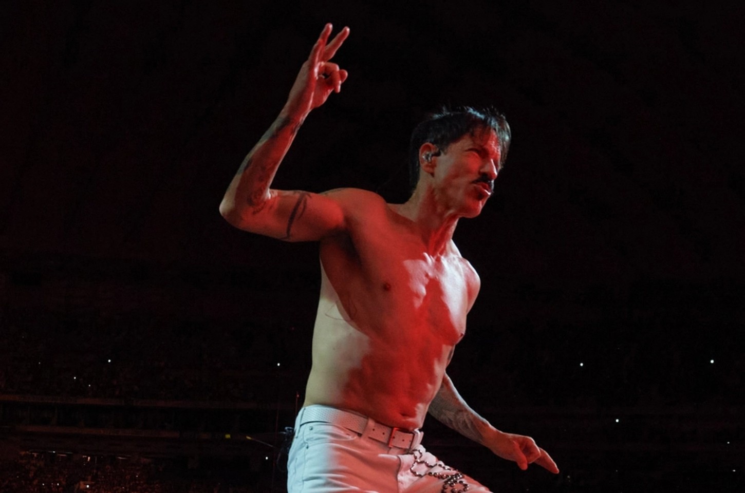 Produtor revela dificuldade de afinação de Anthony Kiedis do Red Hot Chili Peppers