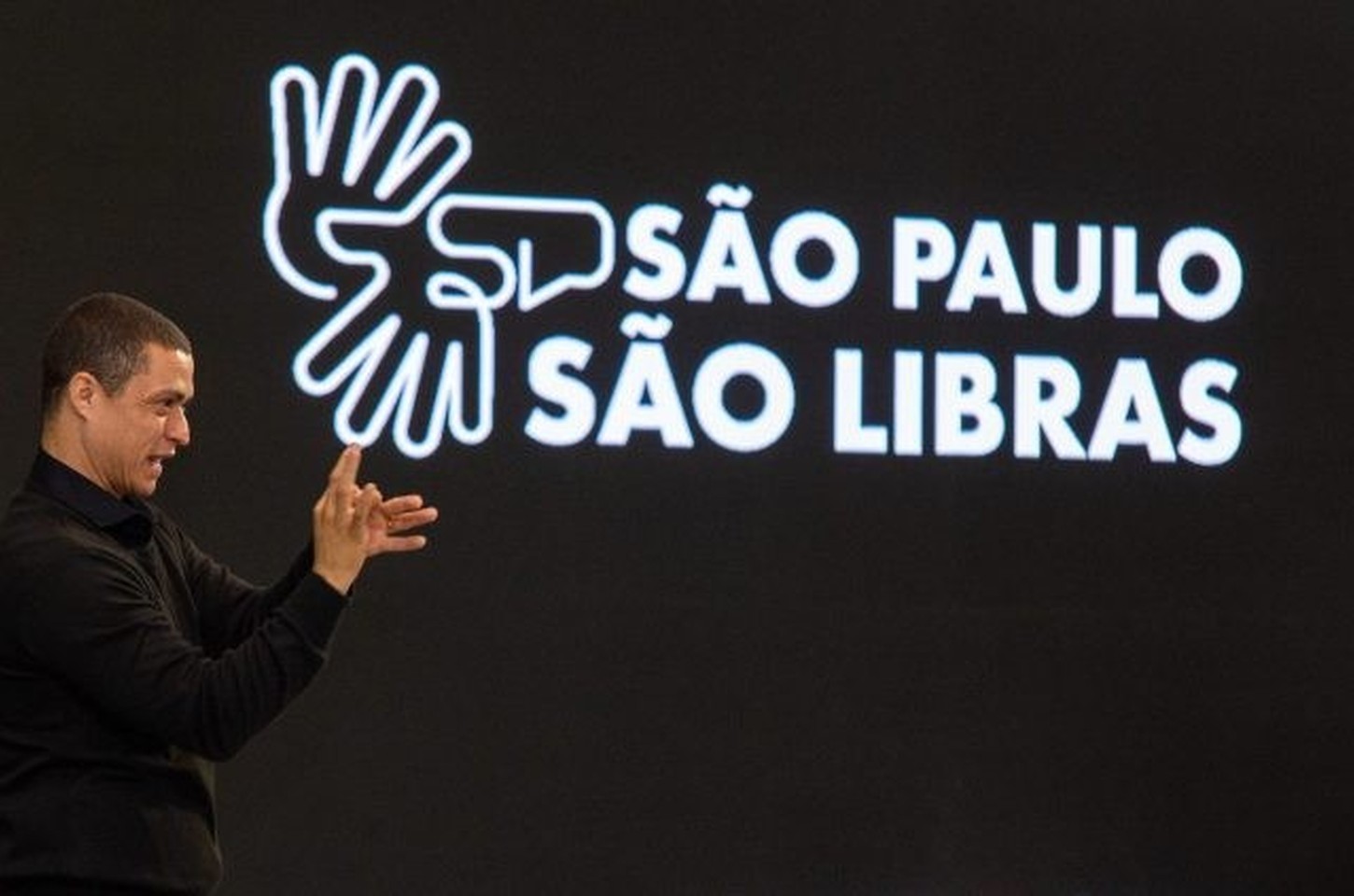 Programa São Paulo São Libras registra aumento de 21,4% em atendimentos