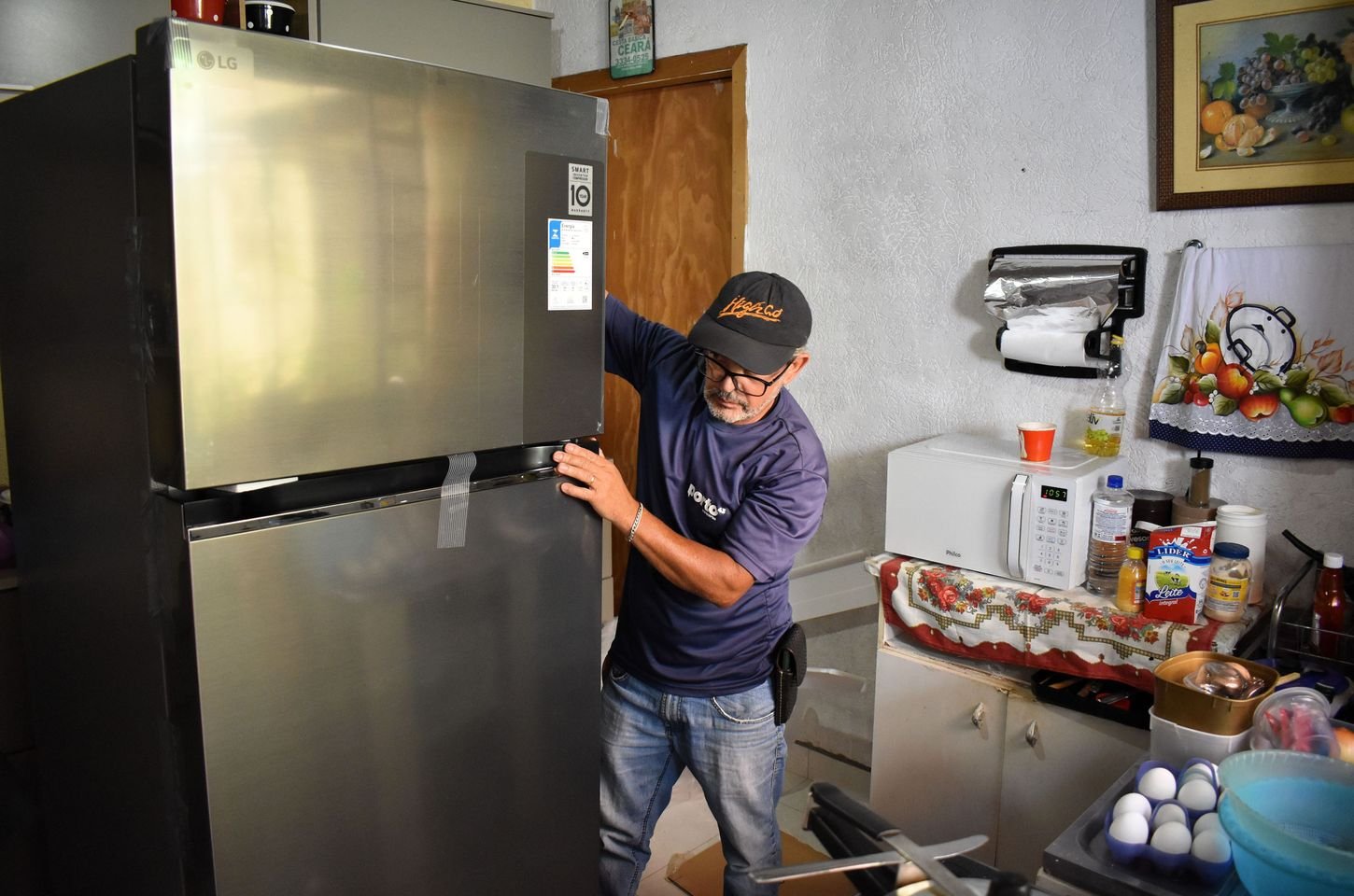 Projeto da Copel troca geladeiras antigas e promove economia de energia