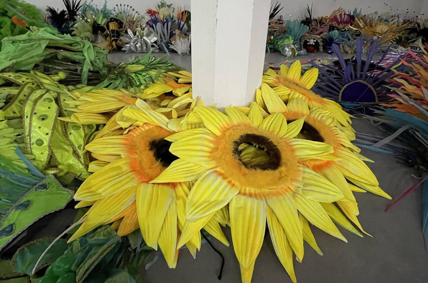 Projeto Sustenta Carnaval transforma resíduos de fantasias em moda sustentável