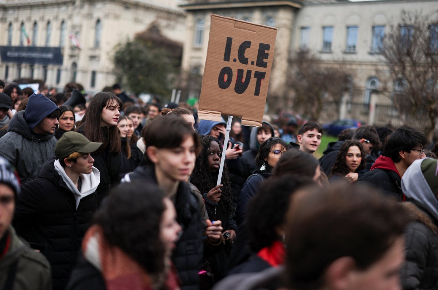 Protesto em Milão rejeita presença de agentes de imigração dos EUA