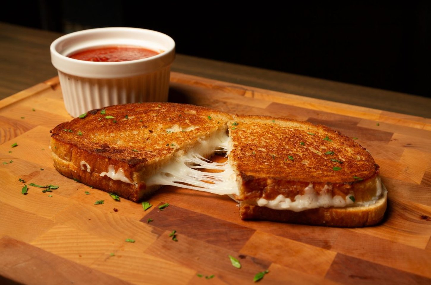 Queijo vegano com sabor real: startup usa microcervejarias para produzir caseína