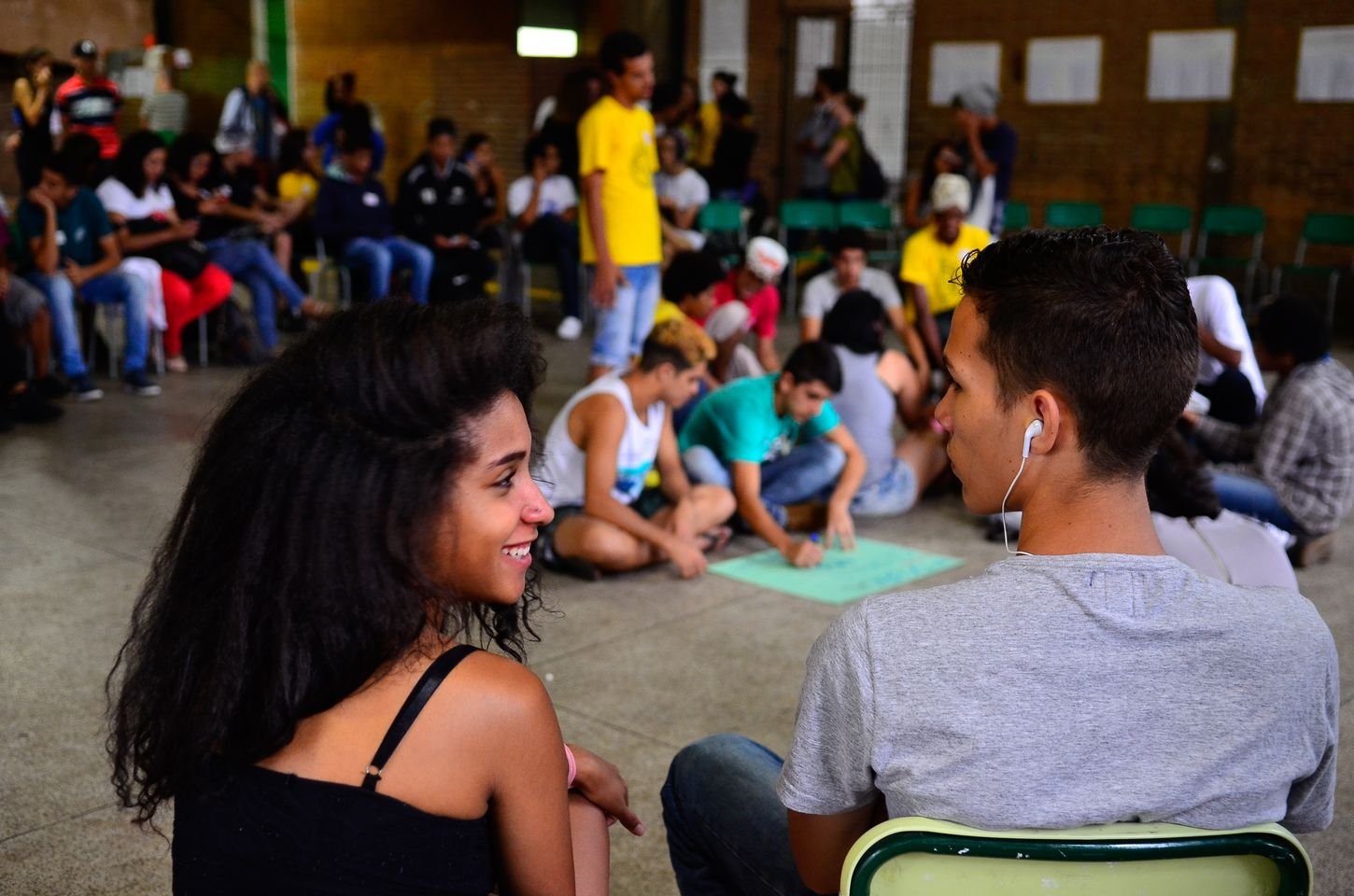 Rádio escolar transforma comunicação e combate fake news na Amazônia