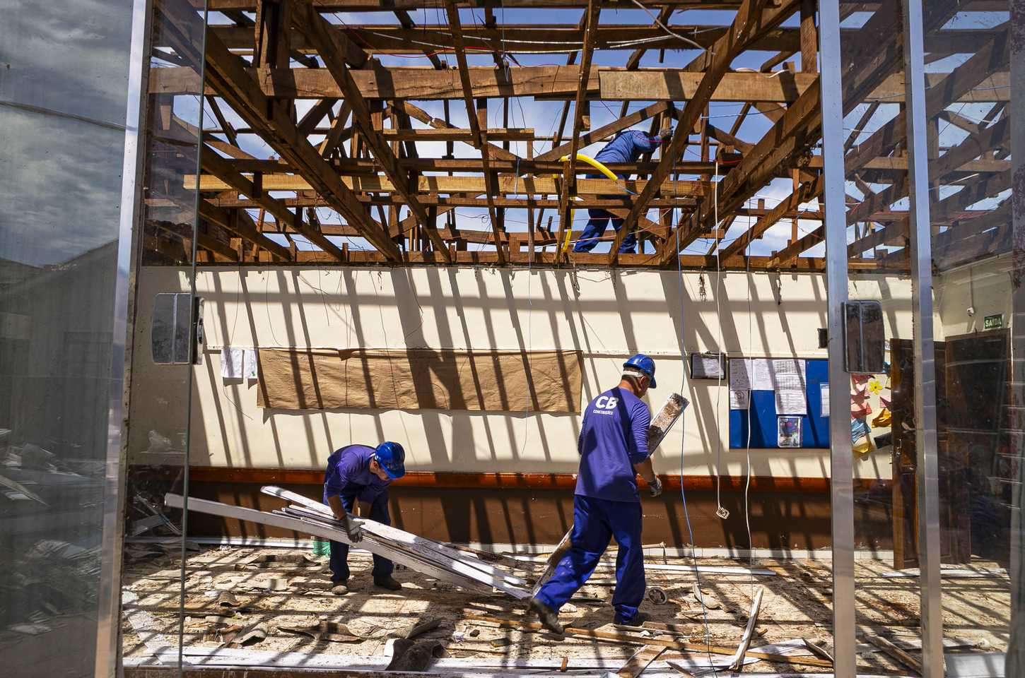 Reconstrução de escolas avança em Rio Bonito do Iguaçu após tornado