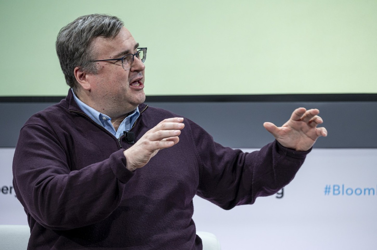 Reid Hoffman desafia Vale do Silício a confrontar Trump após mortes na fronteira