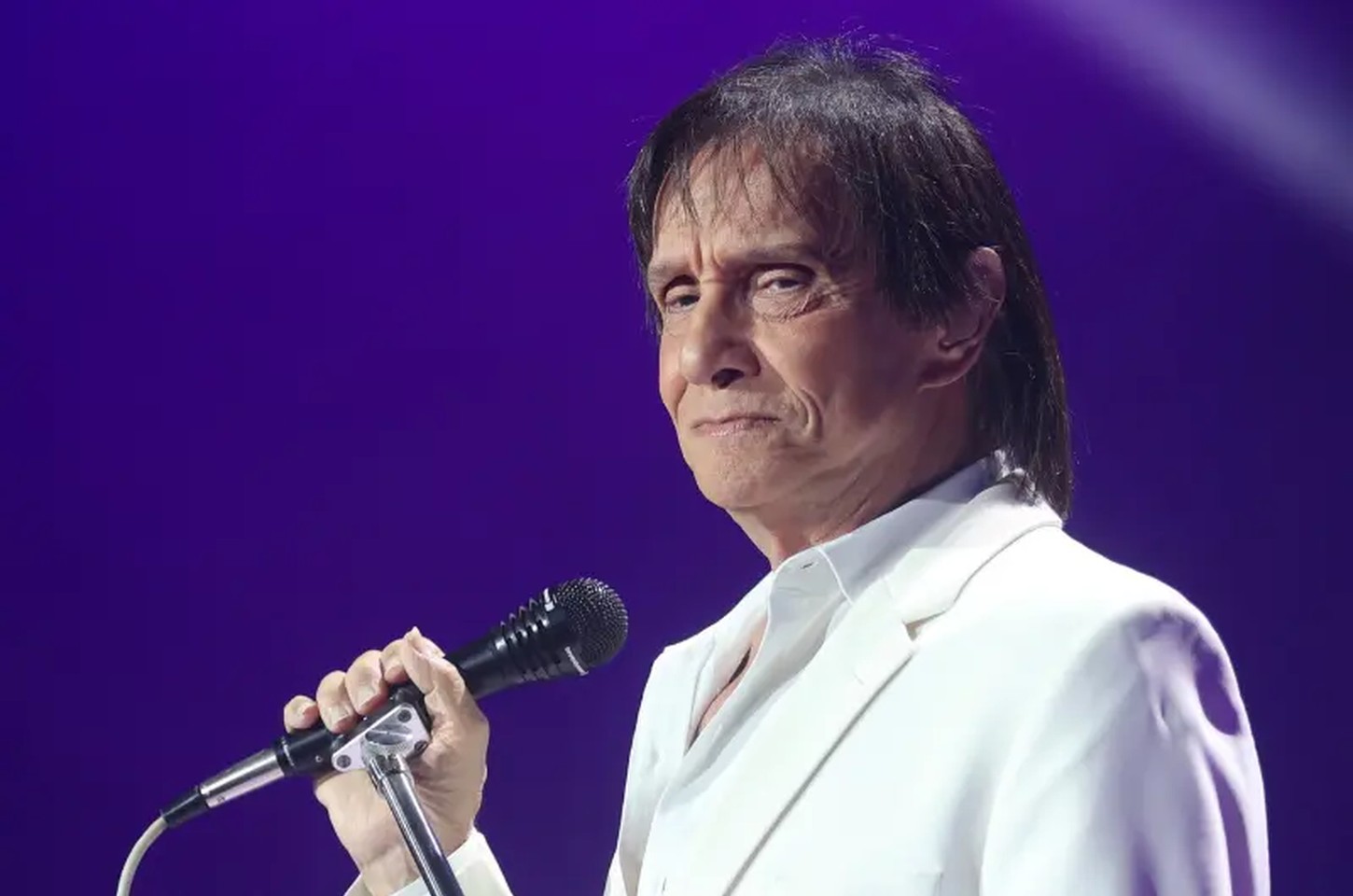 Roberto Carlos sofre acidente durante gravações do especial de fim de ano