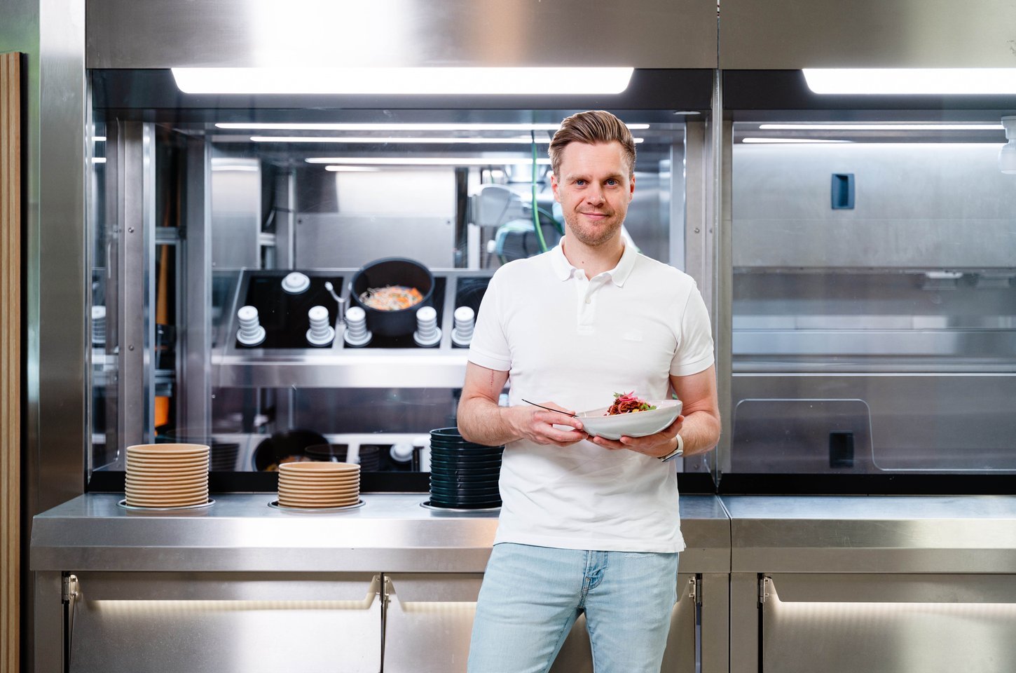 Robô cozinheiro com IA vence prêmio internacional de robótica
