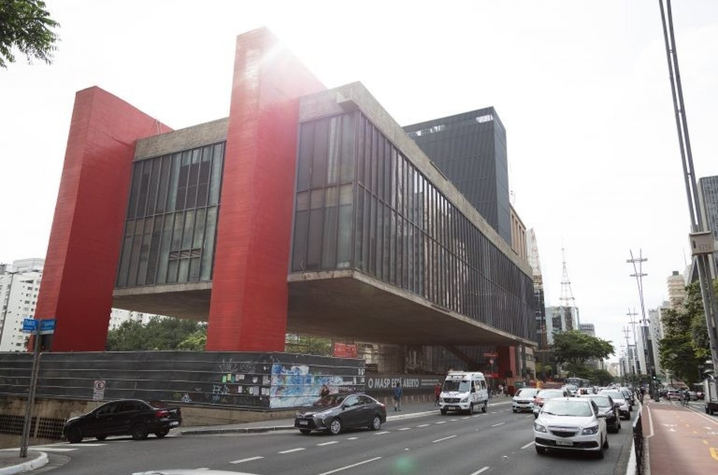Sábado de sol entre nuvens e pancadas isoladas em SP