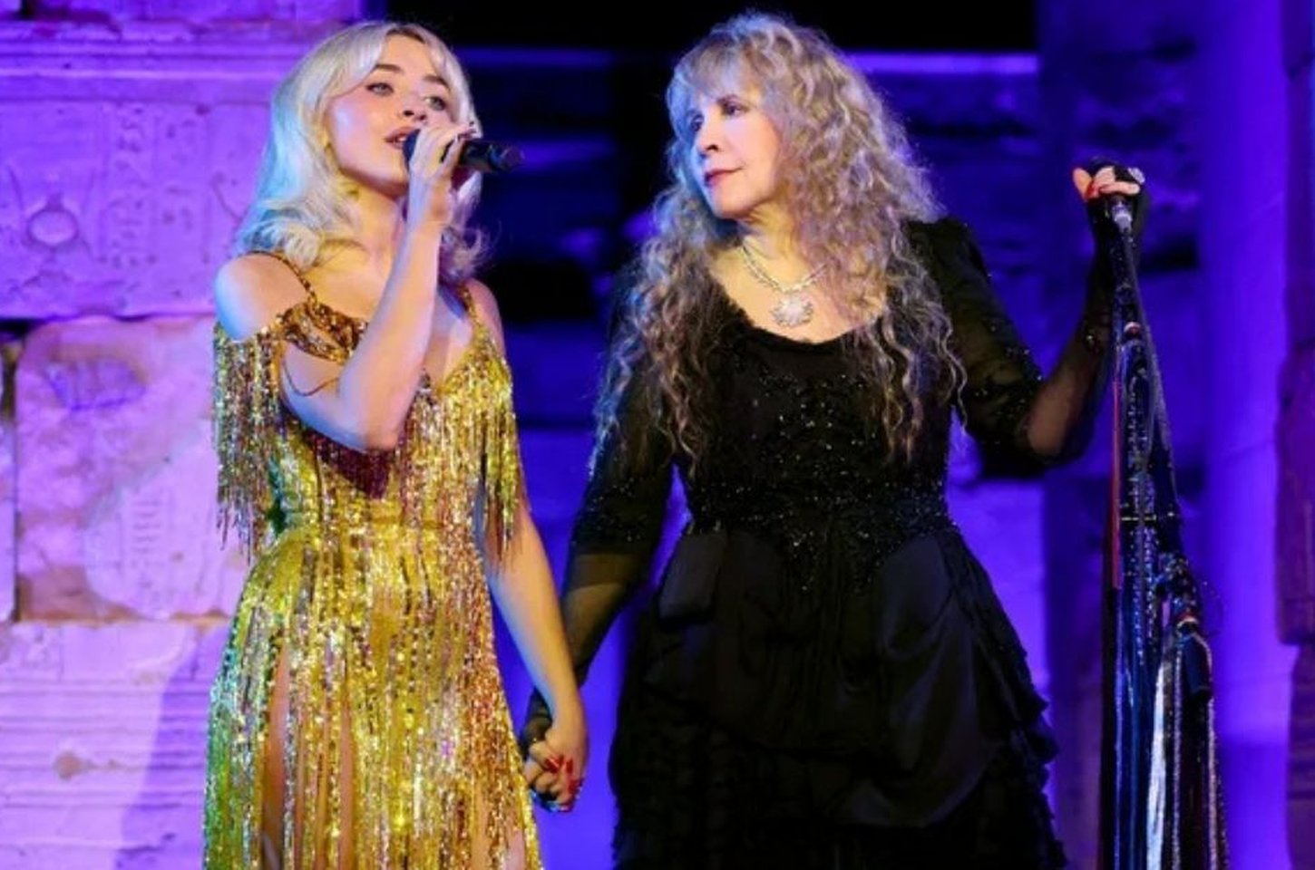 Sabrina Carpenter e Stevie Nicks emocionam no Met Gala com dueto de 'Landslide'