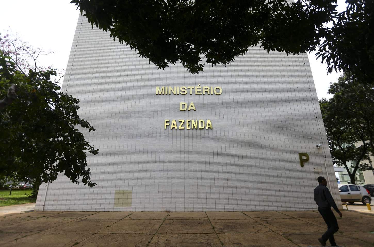Saída de Haddad da Fazenda depende de viagem de Lula aos EUA