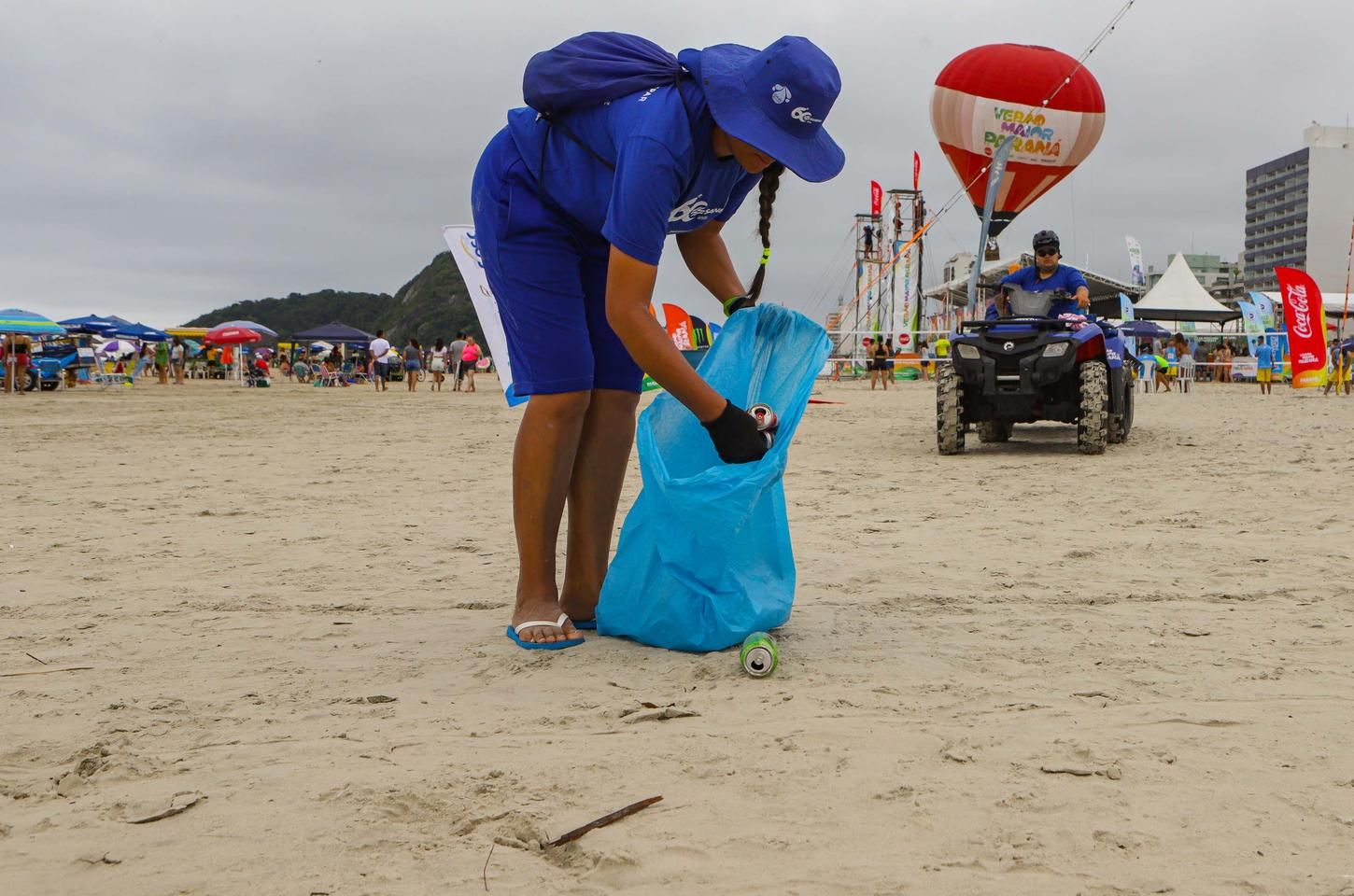 Sanepar capacita equipes de limpeza de praias para proteger animais marinhos