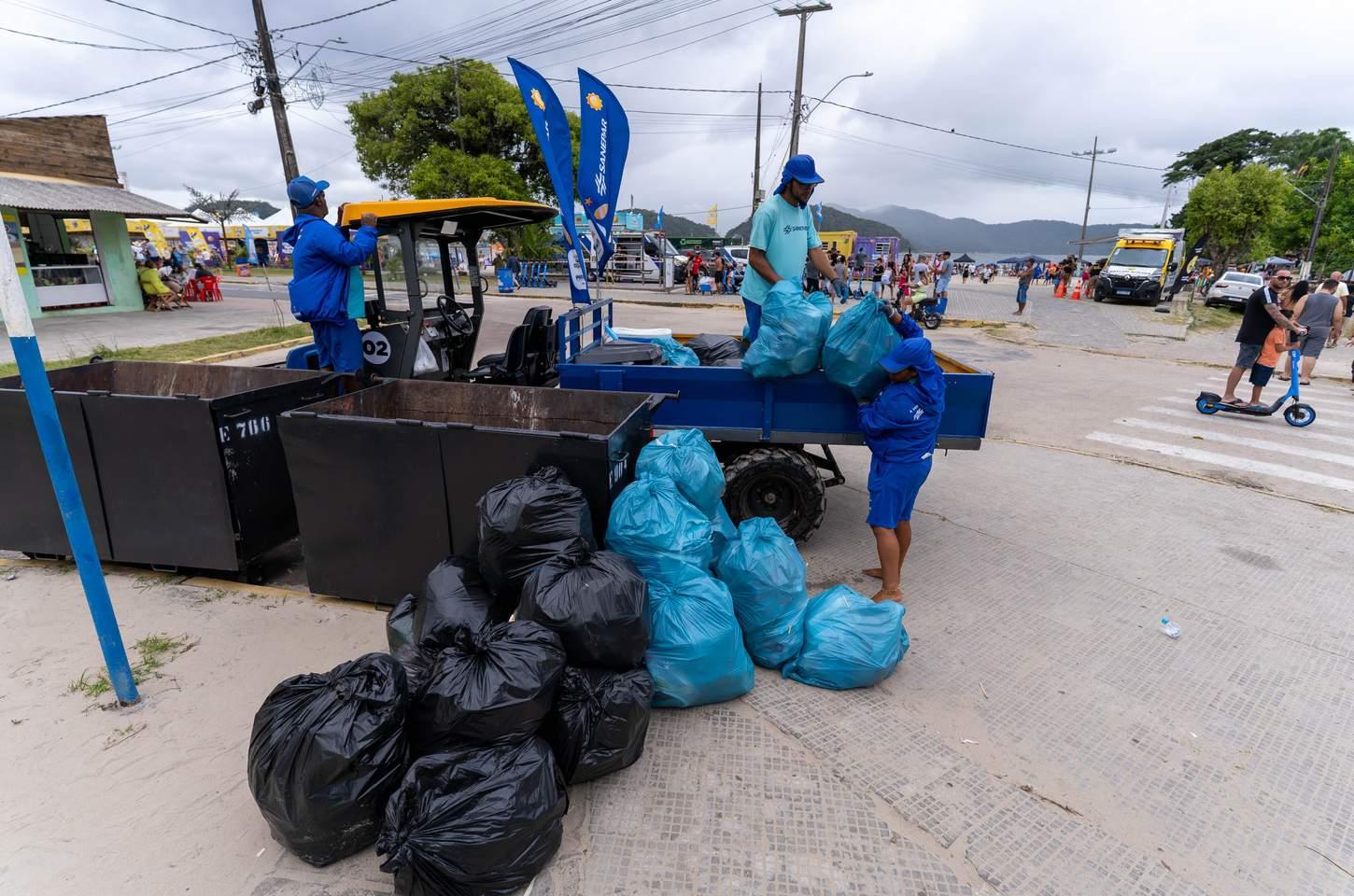 Sanepar retira 95 toneladas de lixo das praias do Paraná