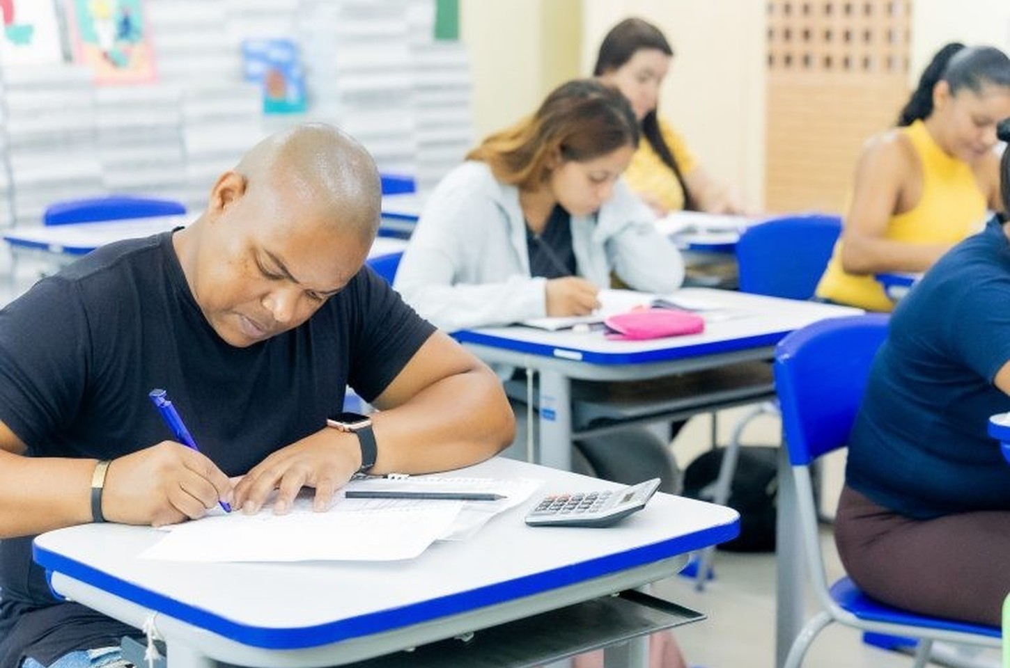 São Paulo amplia ensino médio flexível para adultos que trabalham