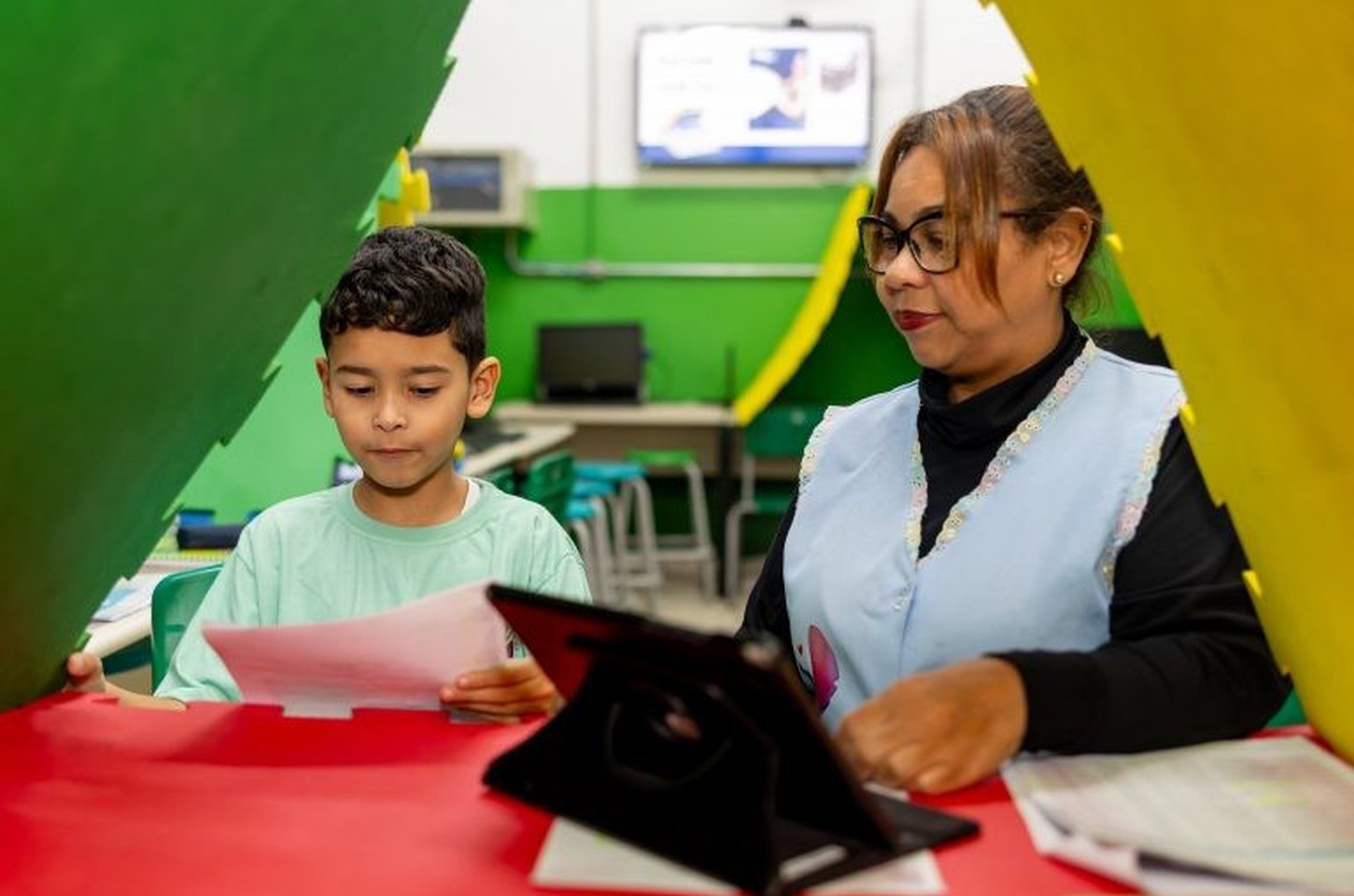 São Paulo bate meta nacional de alfabetização e alcança 61% de alunos leitores