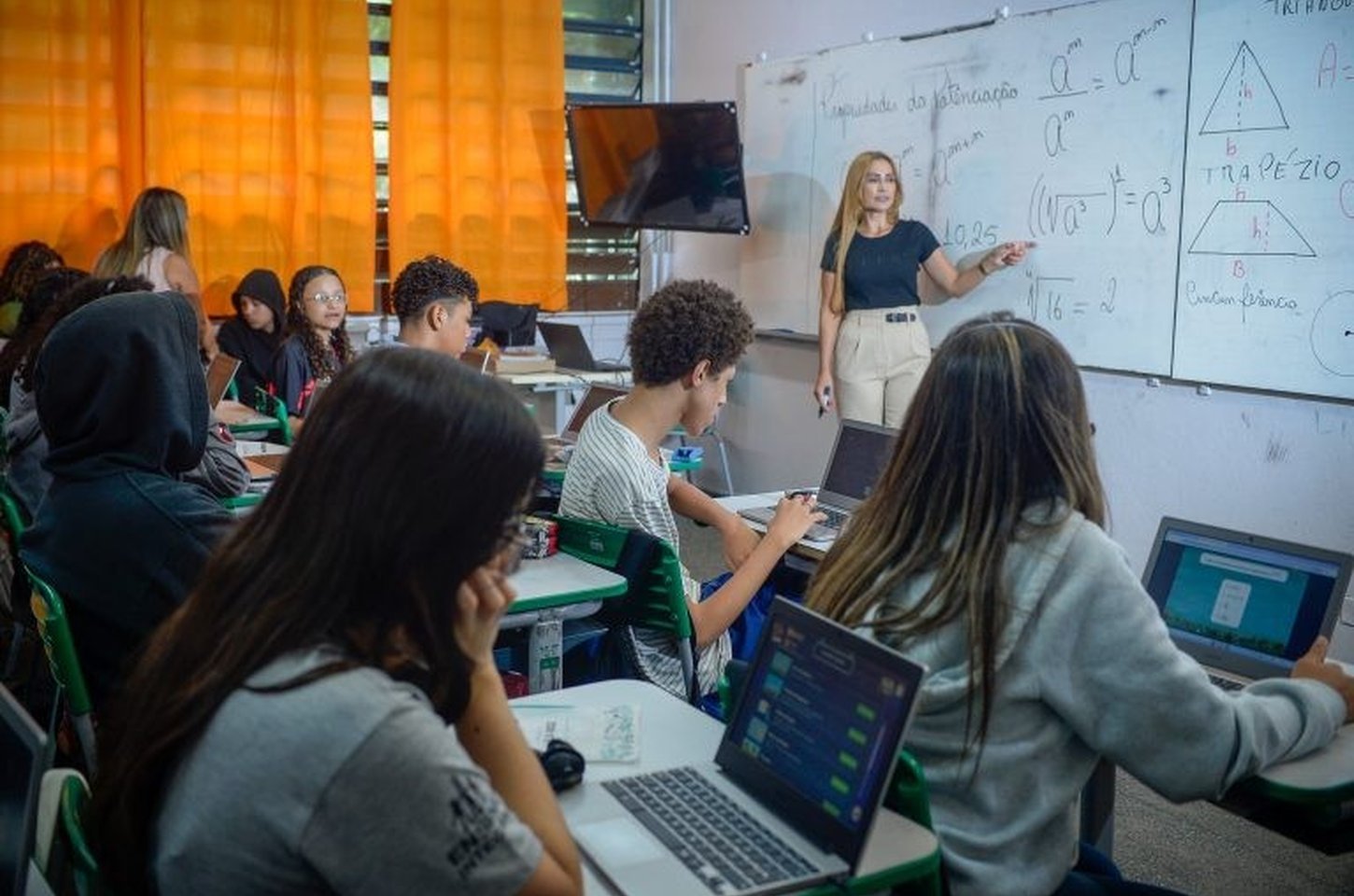 São Paulo conecta 98,5% das escolas à internet, superando meta histórica