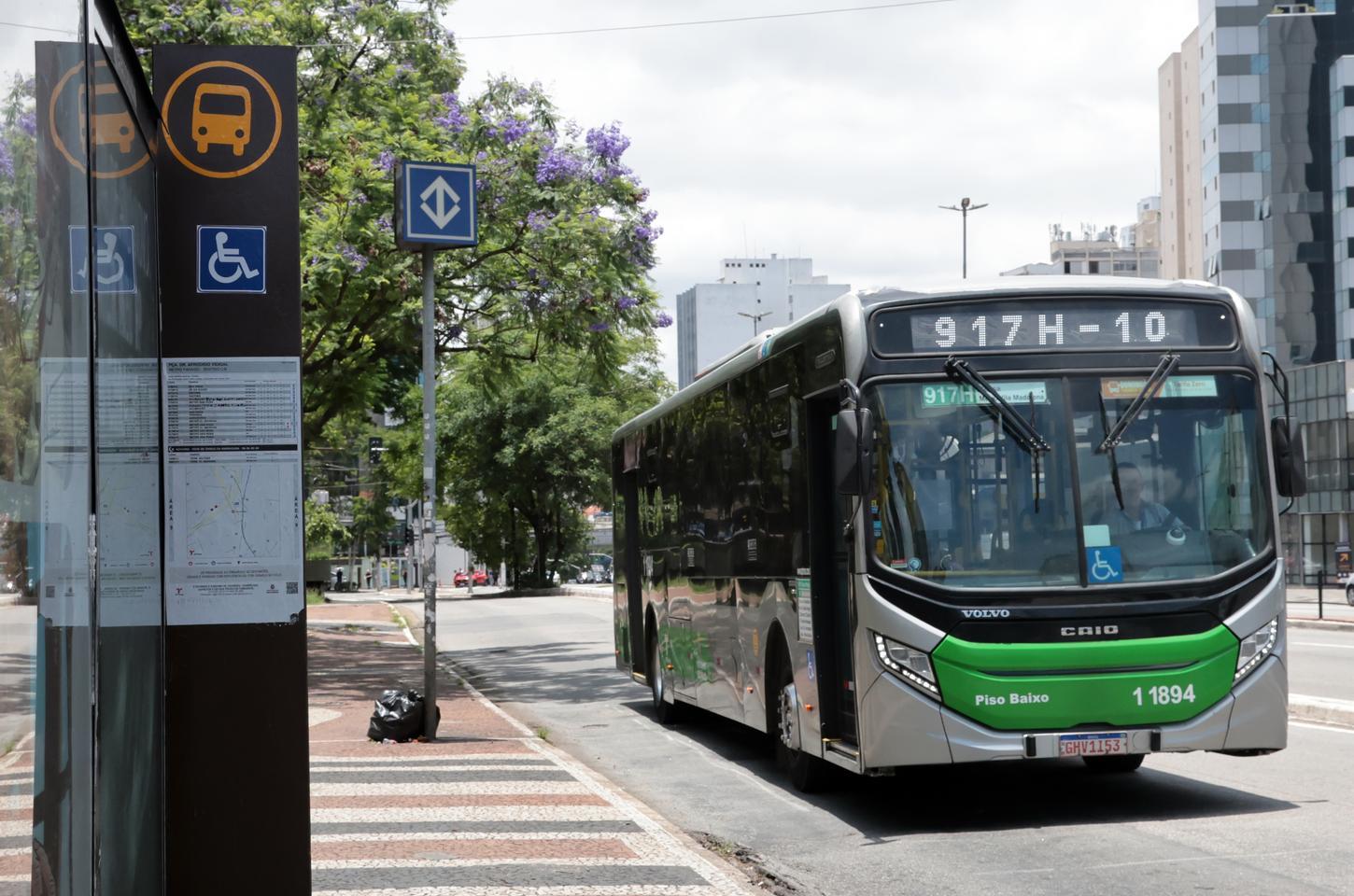 São Paulo ganha nova forma de pagar passagem de ônibus por celular