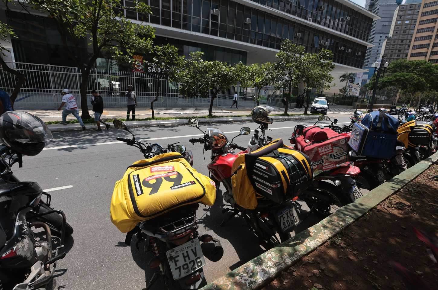 São Paulo regulamenta mototáxi, e empresas de aplicativo recuam