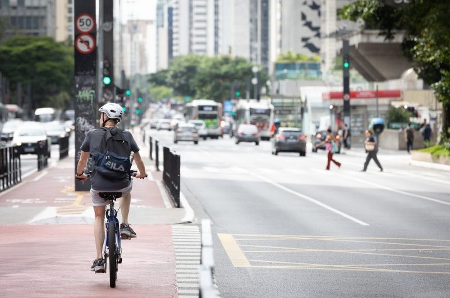 São Paulo terá dia de sol, calor e pancadas de chuva isoladas