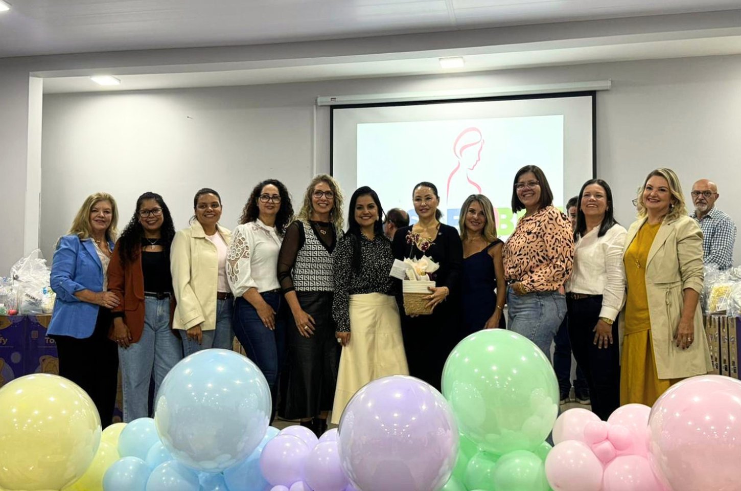 Sedef entrega mais 316 kits do Nascer Bem Paraná em 14 municípios da região de Maringá
