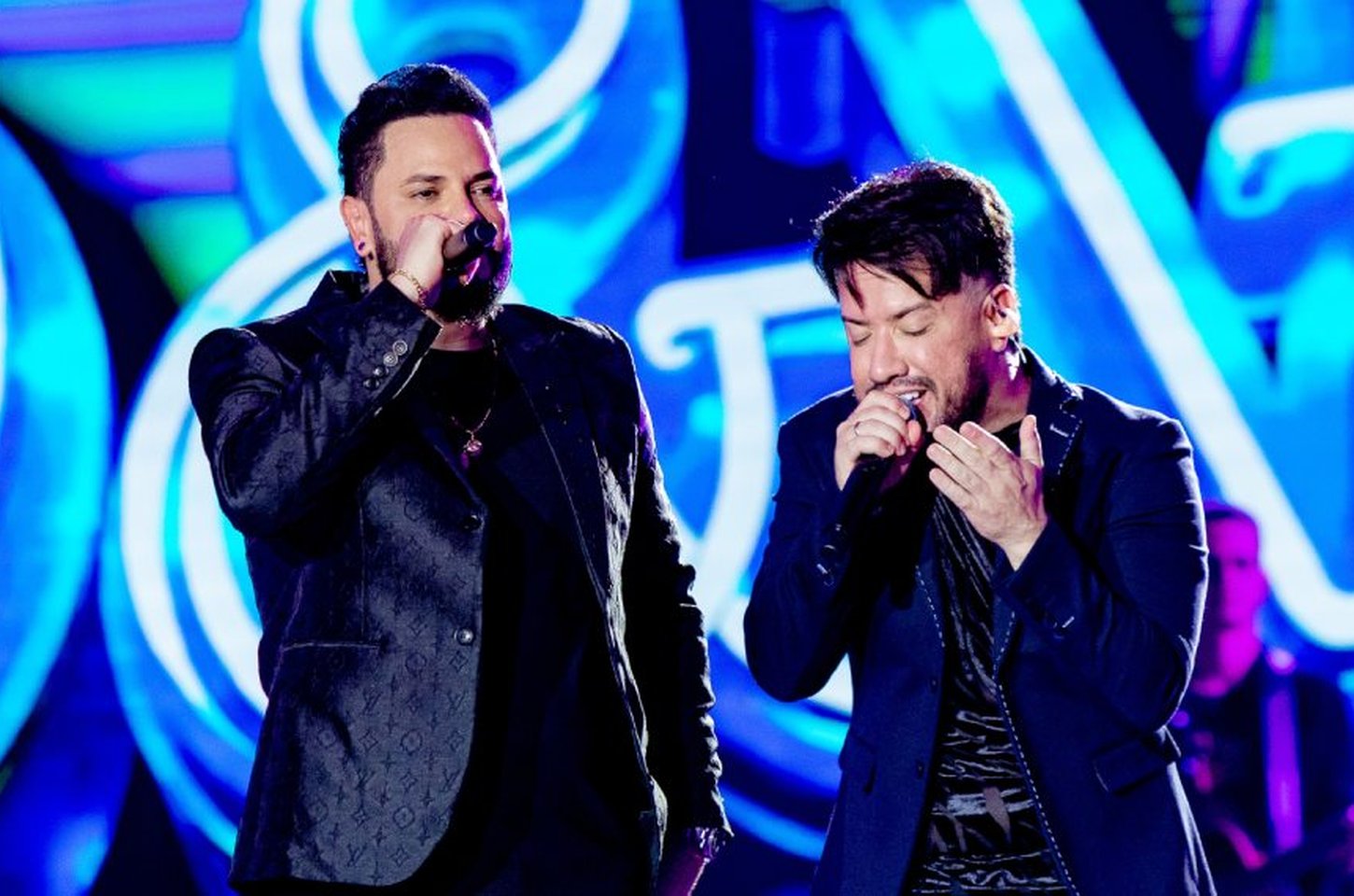 Sertanejo domina rádios em 2025 com 'Tubarões' no topo