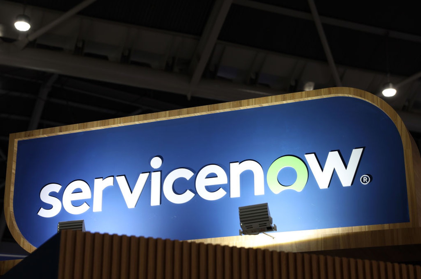 ServiceNow fecha acordo com Anthropic após parceria com OpenAI