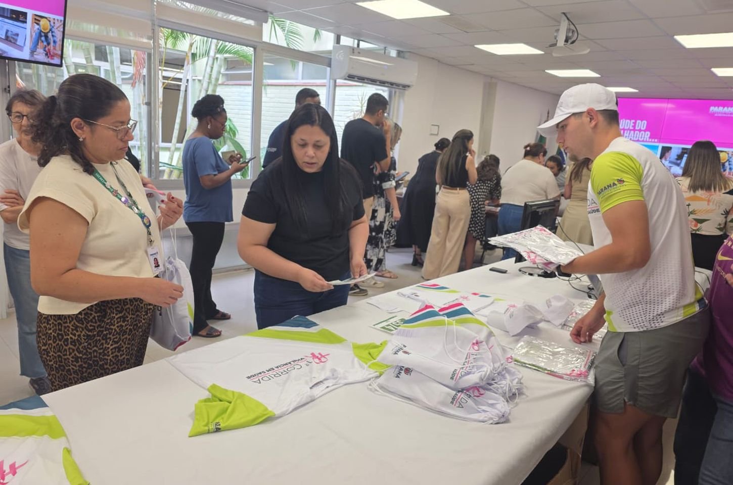 Sesa inicia entrega de kits para 1ª Corrida de Vigilância em Saúde em Curitiba