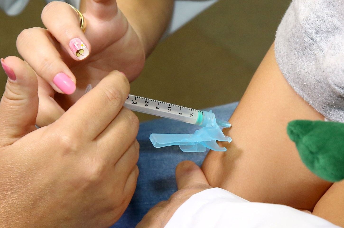 Sesa reforça convocação para vacinação contra gripe no Paraná