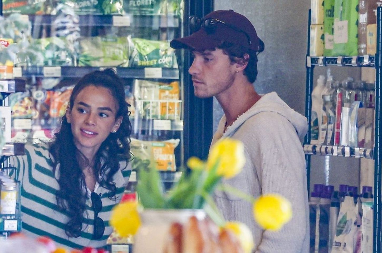 Shawn Mendes e Bruna Marquezine são clicados juntos em Los Angeles