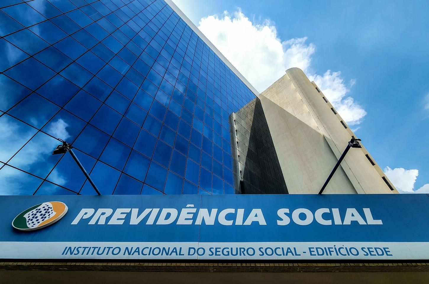 Simulador de aposentadoria do INSS volta ao ar após atualização tecnológica