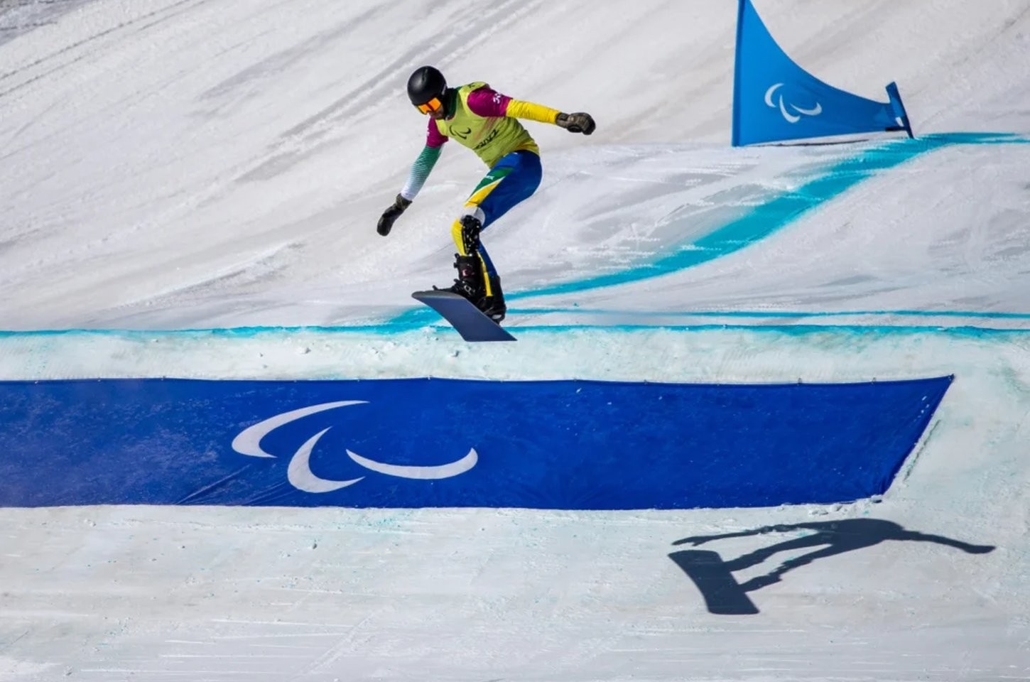 Snowboarder brasileiro sofre concussão em treino na Itália