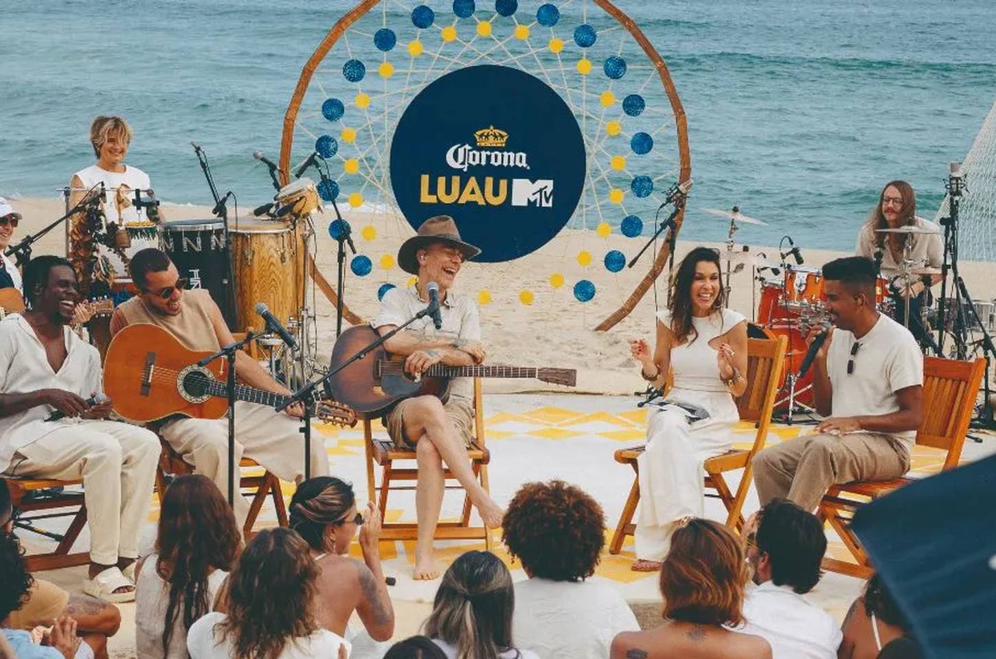 Sol pontual brilha em homenagem a Cássia Eller no Corona Luau MTV 2025