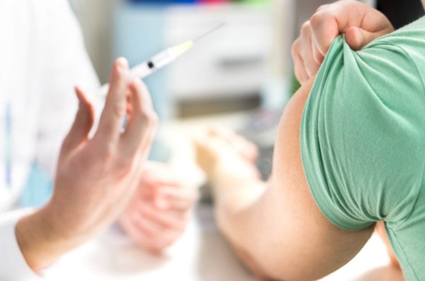 SP intensifica vacinação contra sarampo e febre amarela para profissionais do turismo