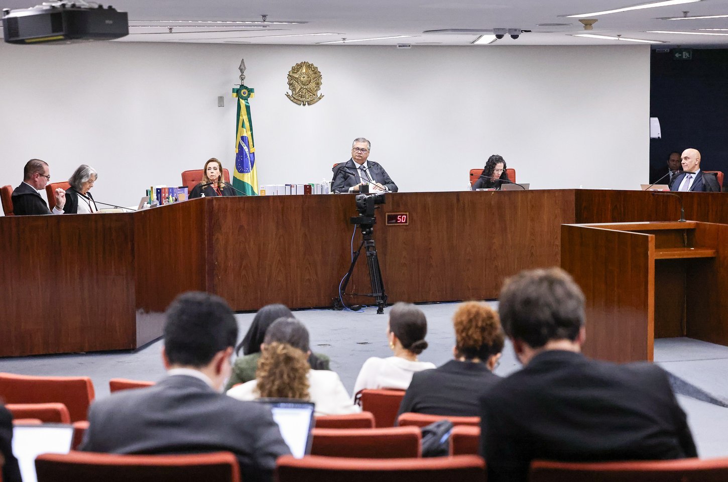 STF condena cinco réus do núcleo 2 da trama golpista de Bolsonaro